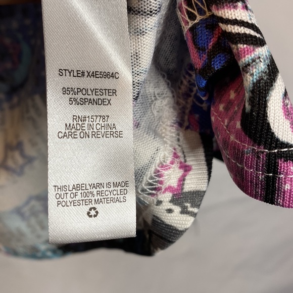 COPY - V Neck Graphic Top by Jolie & Joy Size 1x - Picture 5 of 5